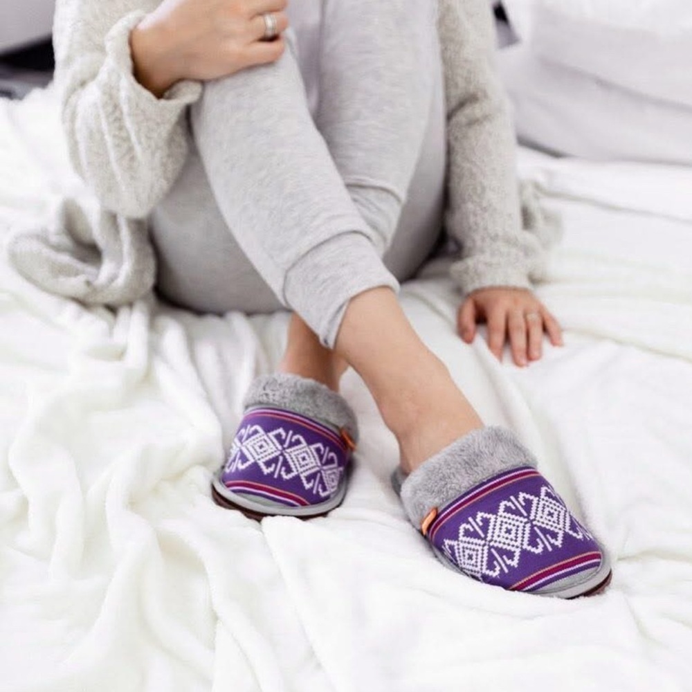 Feelgoodz handmade women’s Cozy Purple Patterned Summit Mules size 5 NWOT